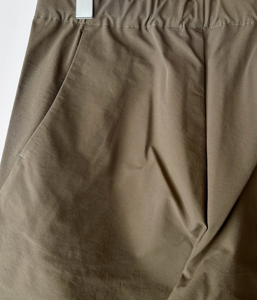 Goldwin/ONE TUCK TAPERED STRETCH PANTS (TAUPE GRAY)