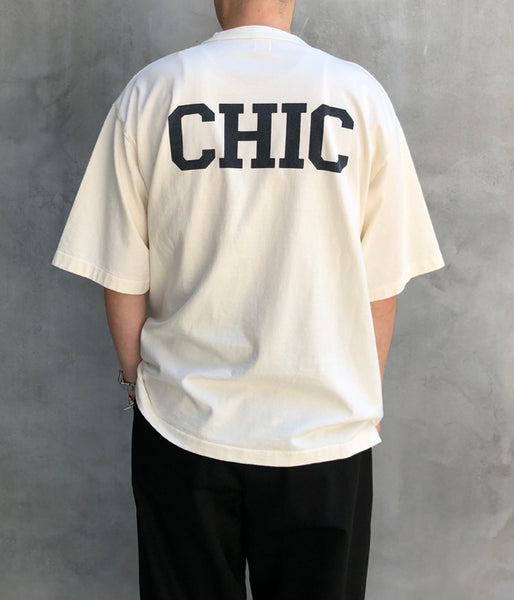 blurhms ROOTSTOCK/CHIC-AGO 88/12 Print Tee WIDE (IVORY)