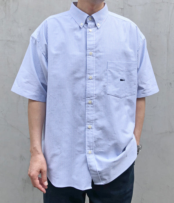 DESCENDANT/KENNEDY'S OX STRIPE SS SHIRT (BLUE)