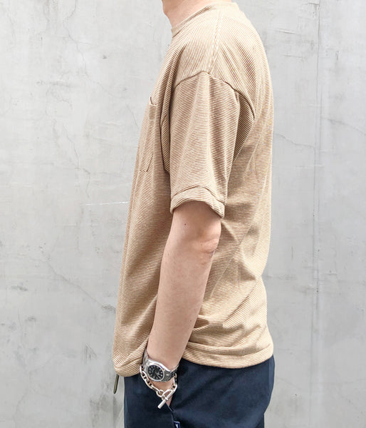 INTERIM/COTTON HEMP BORDER POCKET TEE (BROWN)