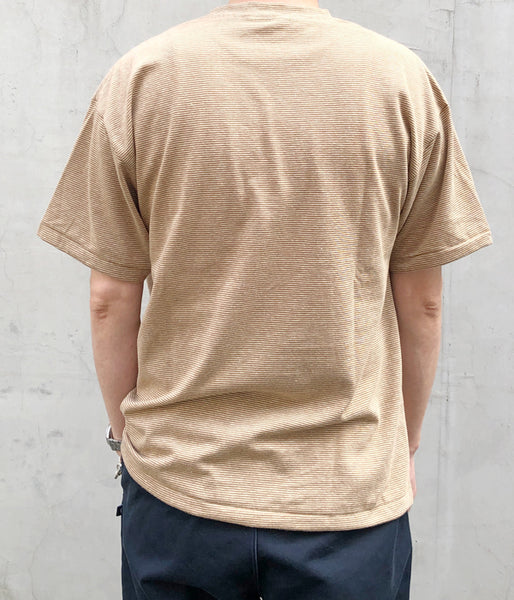 INTERIM/COTTON HEMP BORDER POCKET TEE (BROWN)