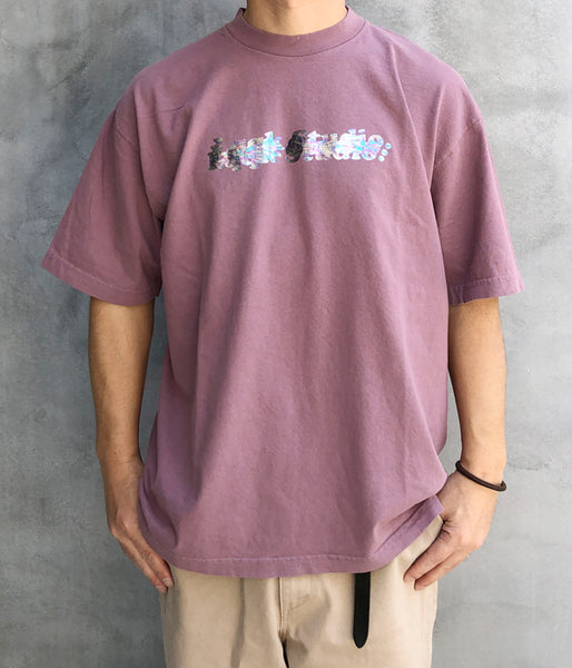 LQQK Studio/STACKED LOGO IRIDESCENT TEE (MAUVE)