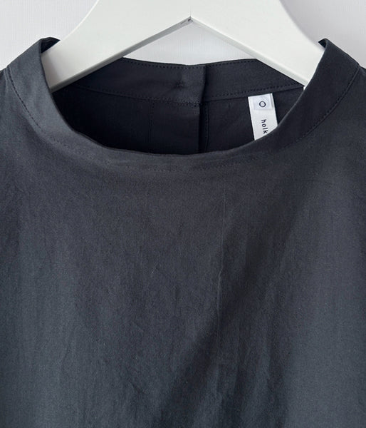 holk/BACK BUTTON BLOUSE (NAVY)