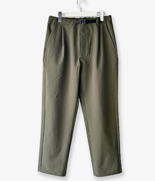 Goldwin/ONE TUCK TAPERED STRETCH PANTS (OLIVE GREEN)