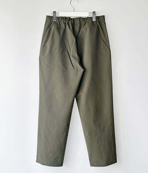 Goldwin/ONE TUCK TAPERED STRETCH PANTS (OLIVE GREEN)