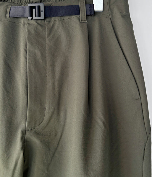 Goldwin/ONE TUCK TAPERED STRETCH PANTS (OLIVE GREEN)