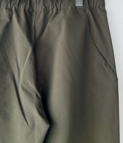 Goldwin/ONE TUCK TAPERED STRETCH PANTS (OLIVE GREEN)