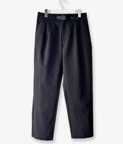 Goldwin/ONE TUCK TAPERED STRETCH PANTS (BLACK)