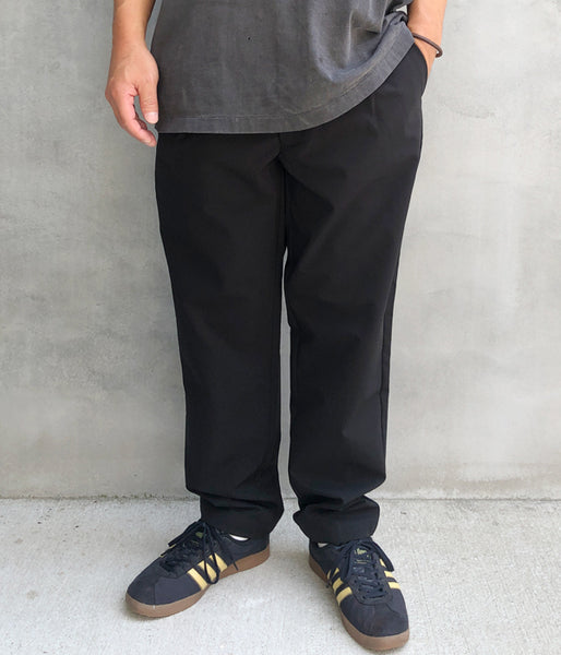 Goldwin/ONE TUCK TAPERED STRETCH PANTS (BLACK)