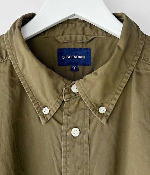 DESCENDANT/KENNEDY’S TWILL LS SHIRT (OLIVE DRAB)