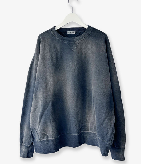 INTERIM/VINTAGE FADE BOTH V-GAZETTE SWEAT SHIRT (SUMI)