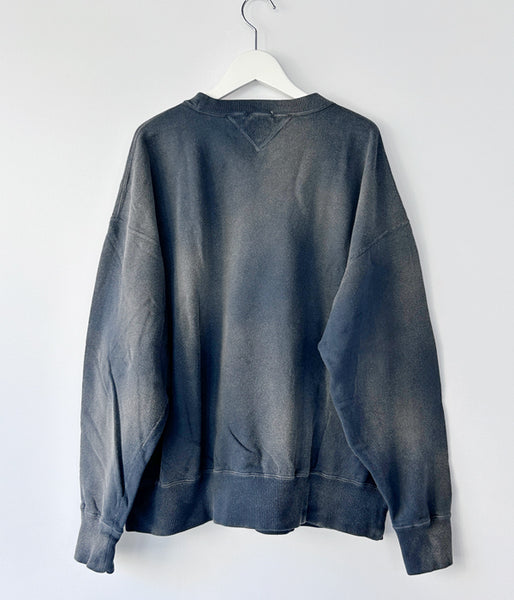 INTERIM/VINTAGE FADE BOTH V-GAZETTE SWEAT SHIRT (SUMI)