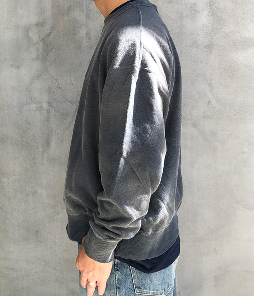 INTERIM/VINTAGE FADE BOTH V-GAZETTE SWEAT SHIRT (SUMI)