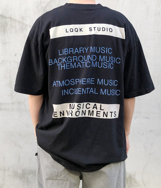 LQQK Studio/MUSICAL ENVIRONMENTS S/S TEE (BLACK)