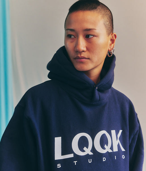 LQQK Studio/SIGNATURE SNAP FLEECE HOODIE (NAVY)