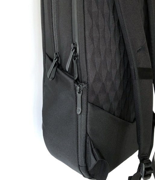 Goldwin/DAYPACK (BLACK × BLACK)