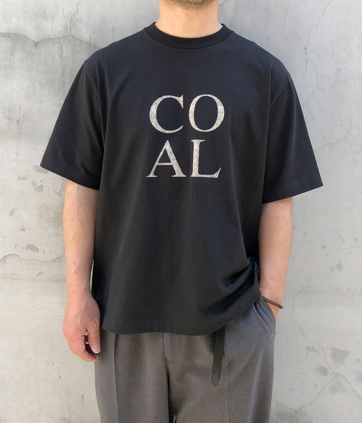 blurhms ROOTSTOCK/COAL Print Tee WIDE (BLACK)