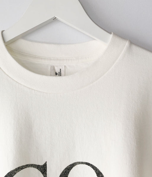 blurhms ROOTSTOCK/COAL Print Tee WIDE (WHITE)