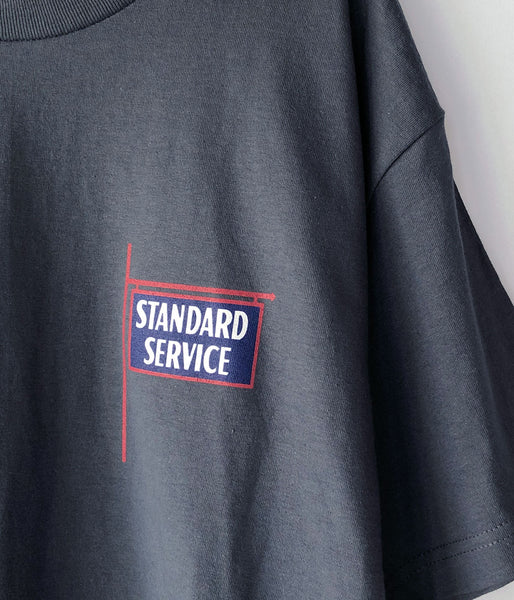 HIGH! STANDARD/STANDARD SERVICE SIGN SS TEE (CHARCOAL)