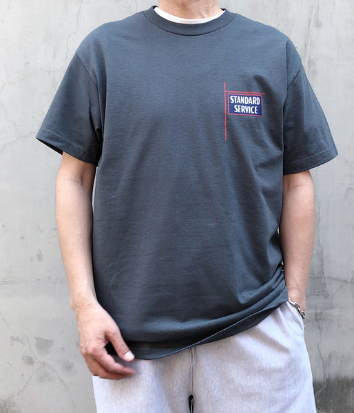 HIGH! STANDARD/STANDARD SERVICE SIGN SS TEE (CHARCOAL)