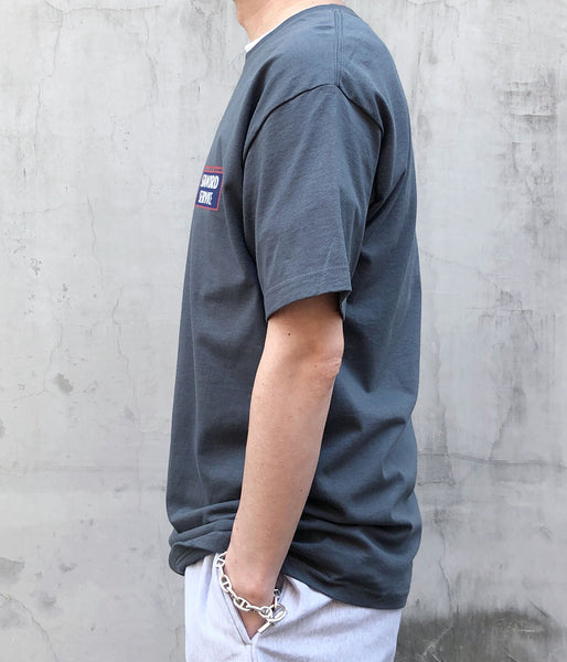 HIGH! STANDARD/STANDARD SERVICE SIGN SS TEE (CHARCOAL)