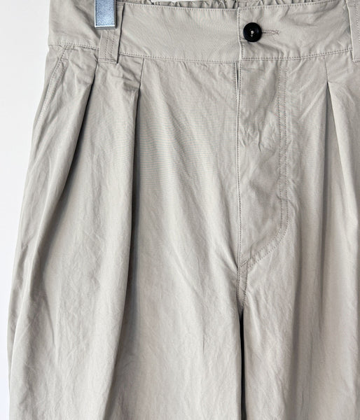 MHL./FINE COMPACT COTTON POPLIN TROUSERS (TAUPE)