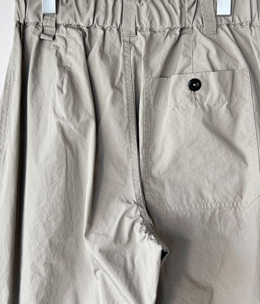 MHL./FINE COMPACT COTTON POPLIN TROUSERS (TAUPE)