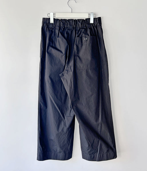 MHL./FINE COMPACT COTTON POPLIN TROUSERS (BLACK)