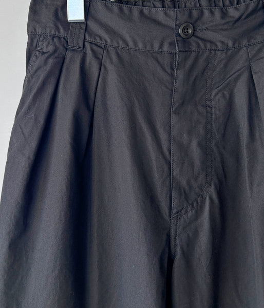 MHL./FINE COMPACT COTTON POPLIN TROUSERS (BLACK)