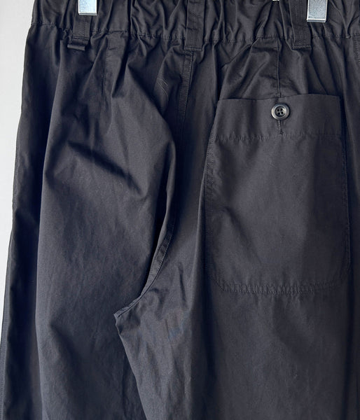 MHL./FINE COMPACT COTTON POPLIN TROUSERS (BLACK)
