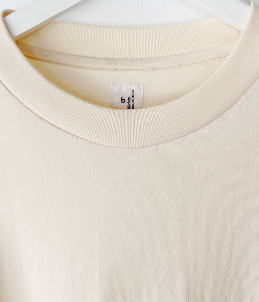 blurhms ROOTSTOCK/SILK COTTON 20/80 S/S TEE WIDE (Ivory)
