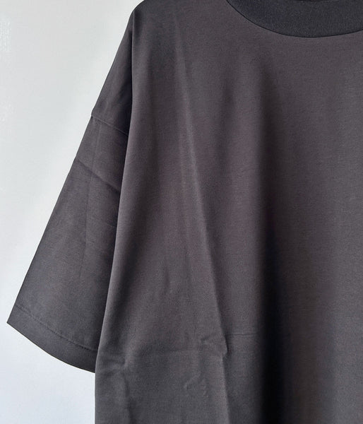 INTERIM/ HIGH GAUGE SUVIN JERSEY S/S TEE (SMOKE BLACK)