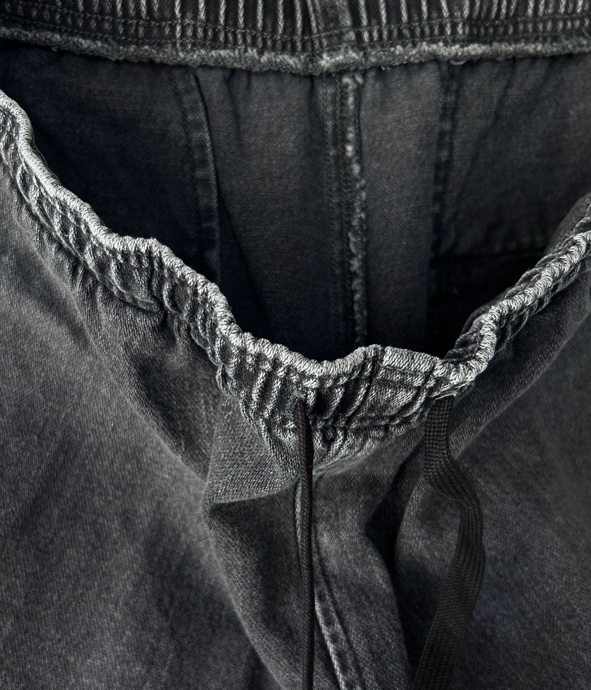 DESCENDANT/SHORE DENIM BEACH SHORTS (BLACK)