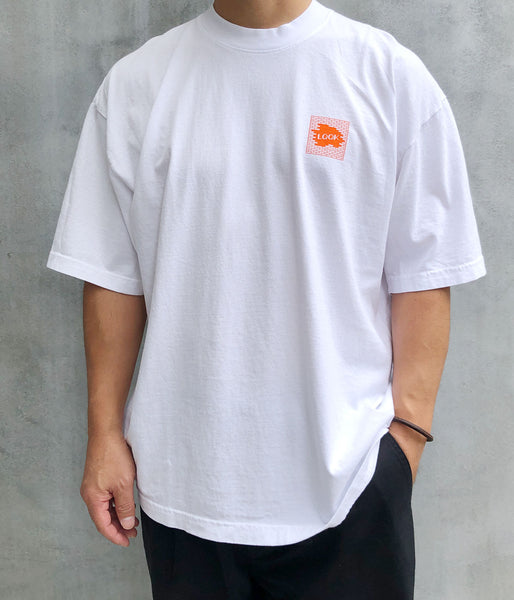 LQQK Studio/BRICK LOGO TEE (WHITE ORANGE)