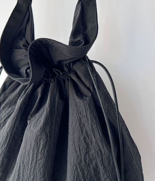 ERA./SHRINK TAFFETA BIG RED CROSS APRON BAG (BLACK)