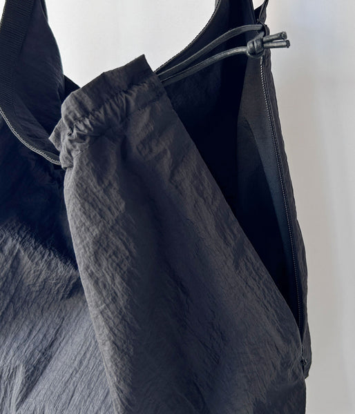 ERA./SHRINK TAFFETA BIG RED CROSS APRON BAG (BLACK)