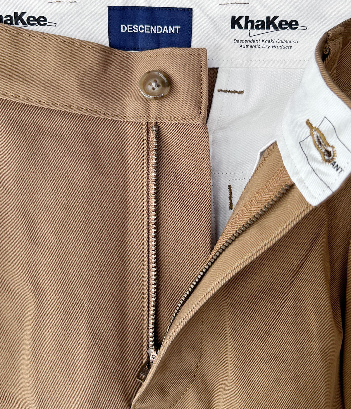 DESCENDANT/DC-3 ORGANIC COTTON TWILL TROUSERS (KhaKee)