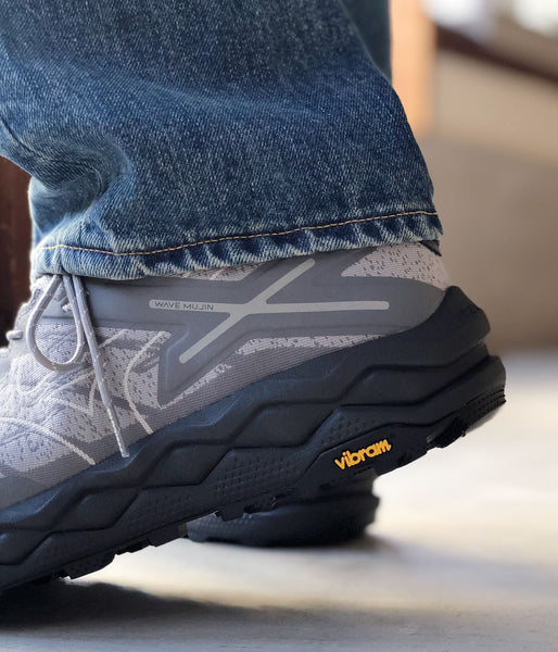 Mizuno Sportstyle/WAVE MUJIN LS GTX (LIGHT GRAY × GRAY × DARK GRAY)