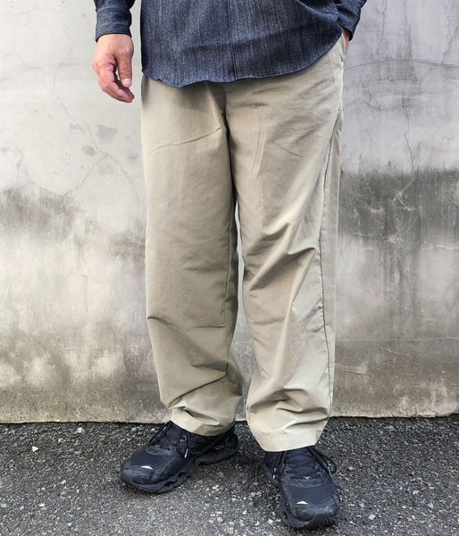 Goldwin/RELAXED STRAIGHT EASY PANTS (GRAYISH SAND)