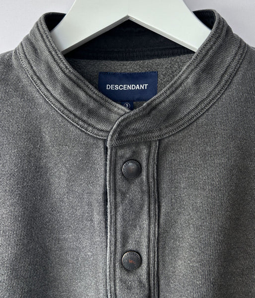 DESCENDANT/VOIL HENLEY NECK PIGMENT DYE (BLACK)