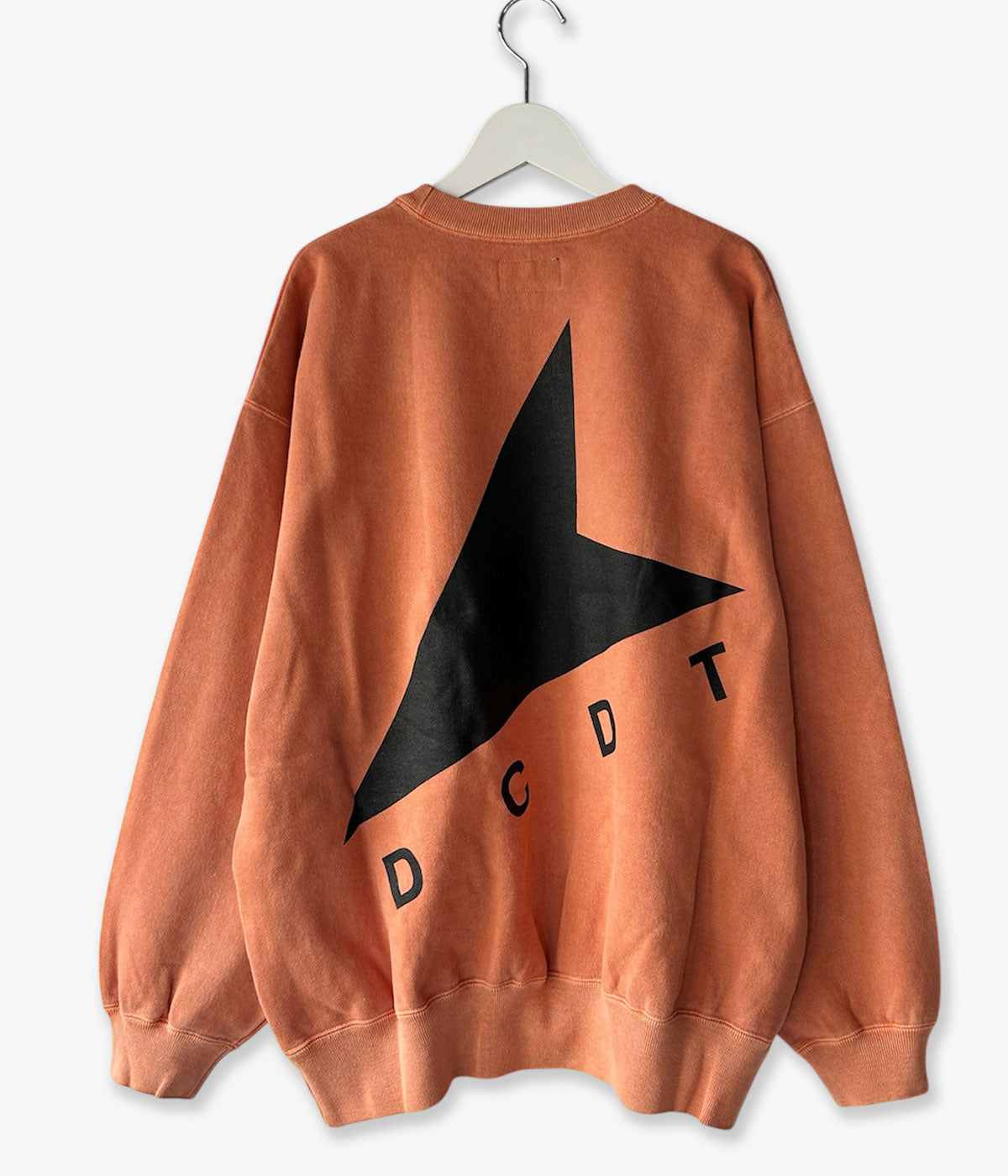 DESCENDANT/CETUS CREW NECK PIGMENT DYE (ORANGE)