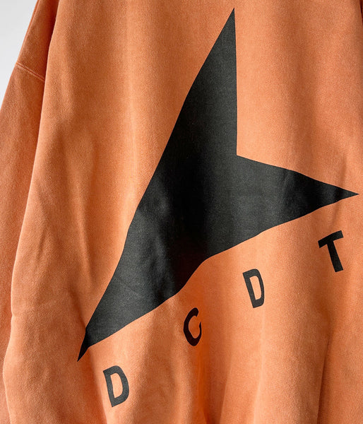 DESCENDANT/CETUS CREW NECK PIGMENT DYE (ORANGE)