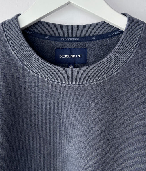 DESCENDANT/CETUS CREW NECK PIGMENT DYE (NAVY)