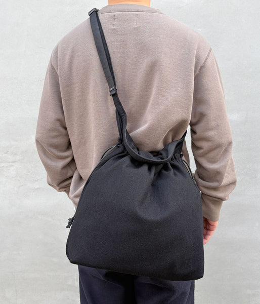 ERA./SHUKUJU WOOL BIG RED CROSS APRON BAG (BLACK)