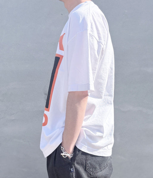 LQQK Studio/The Lads tee (WHITE)