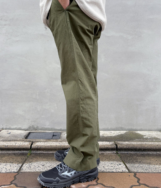 MHL./CRISP COTTON CHAMBRAY TROUSERS (OLIVE)