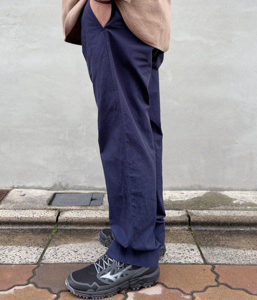 MHL./CRISP COTTON CHAMBRAY TROUSERS (NAVY)