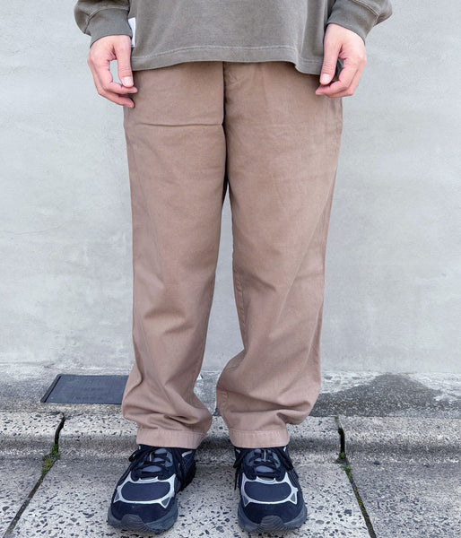 DESCENDANT/SHORE TWILL BEACH TROUSERS PIGMENT DYE (BROWN)