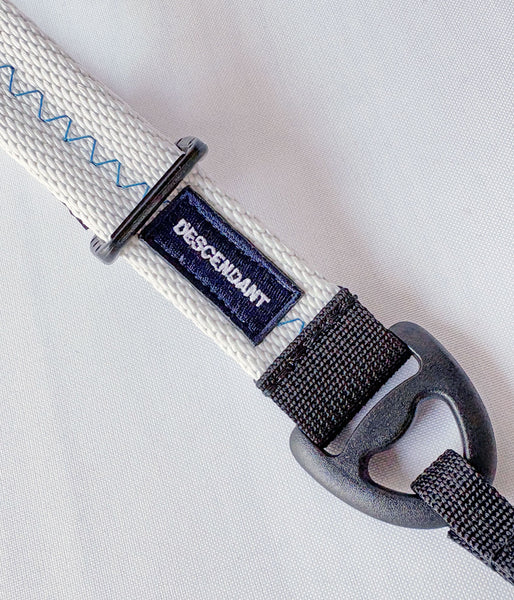 DESCENDANT/MOORING STRAP TAKES HANDS (WHITE)
