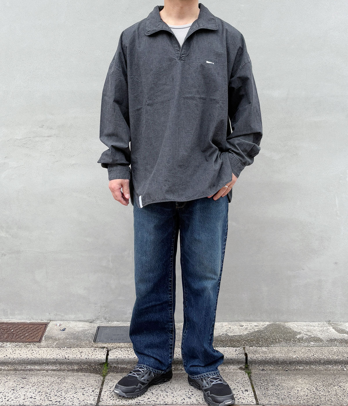 DESCENDANT/SALOON PULLOVER CHAMBRAY LS SHIRT (BLACK)